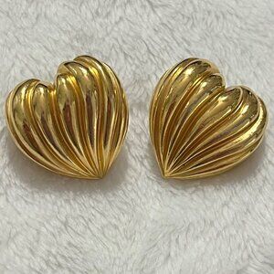 80's Gold Tone Sculpted Heart Clip on Earrings Vintage  Ribbed Design 1.5 Inches